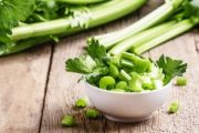 Эксперт подвергла критике «сельдерейную» диету Ким Кардашьян